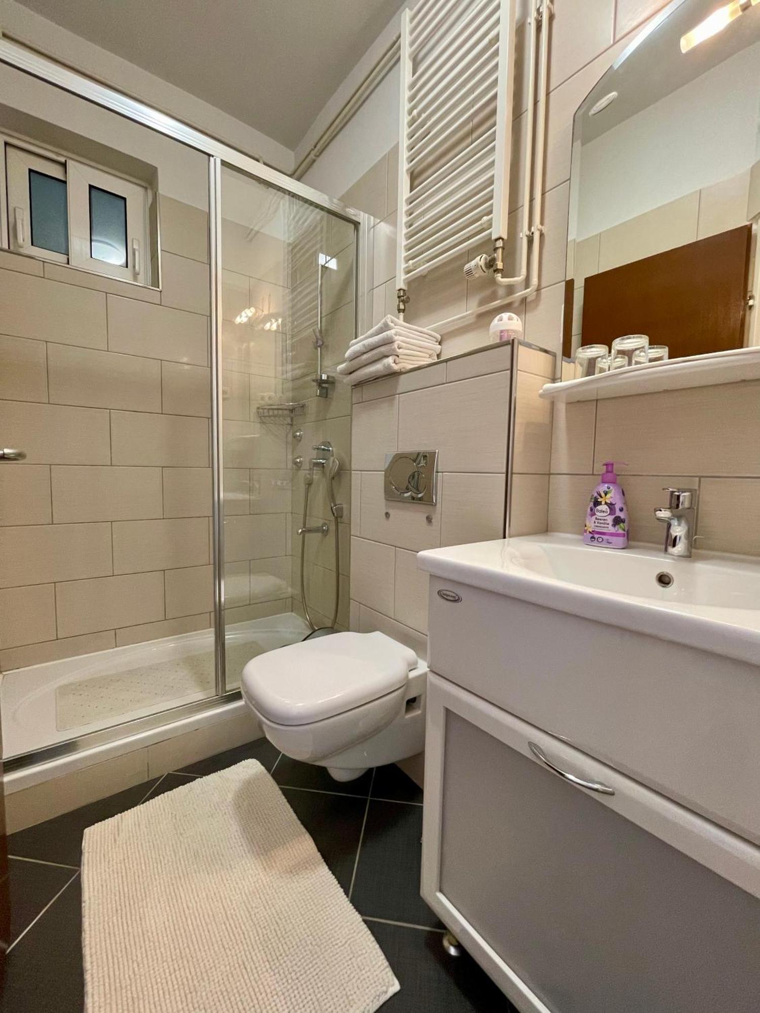 Ana Guest House นิน ภายนอก รูปภาพ